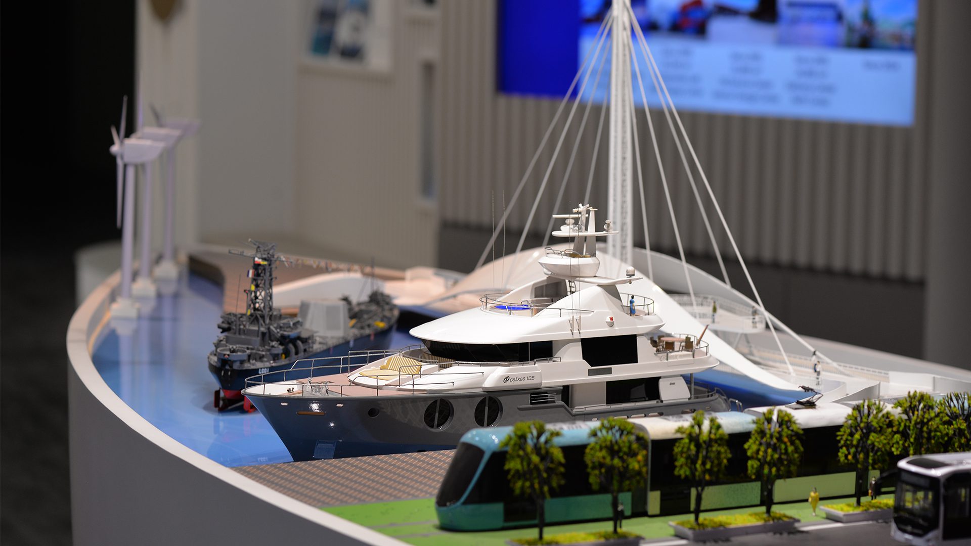 a scale model of horizon yacht with the rail system at atech
