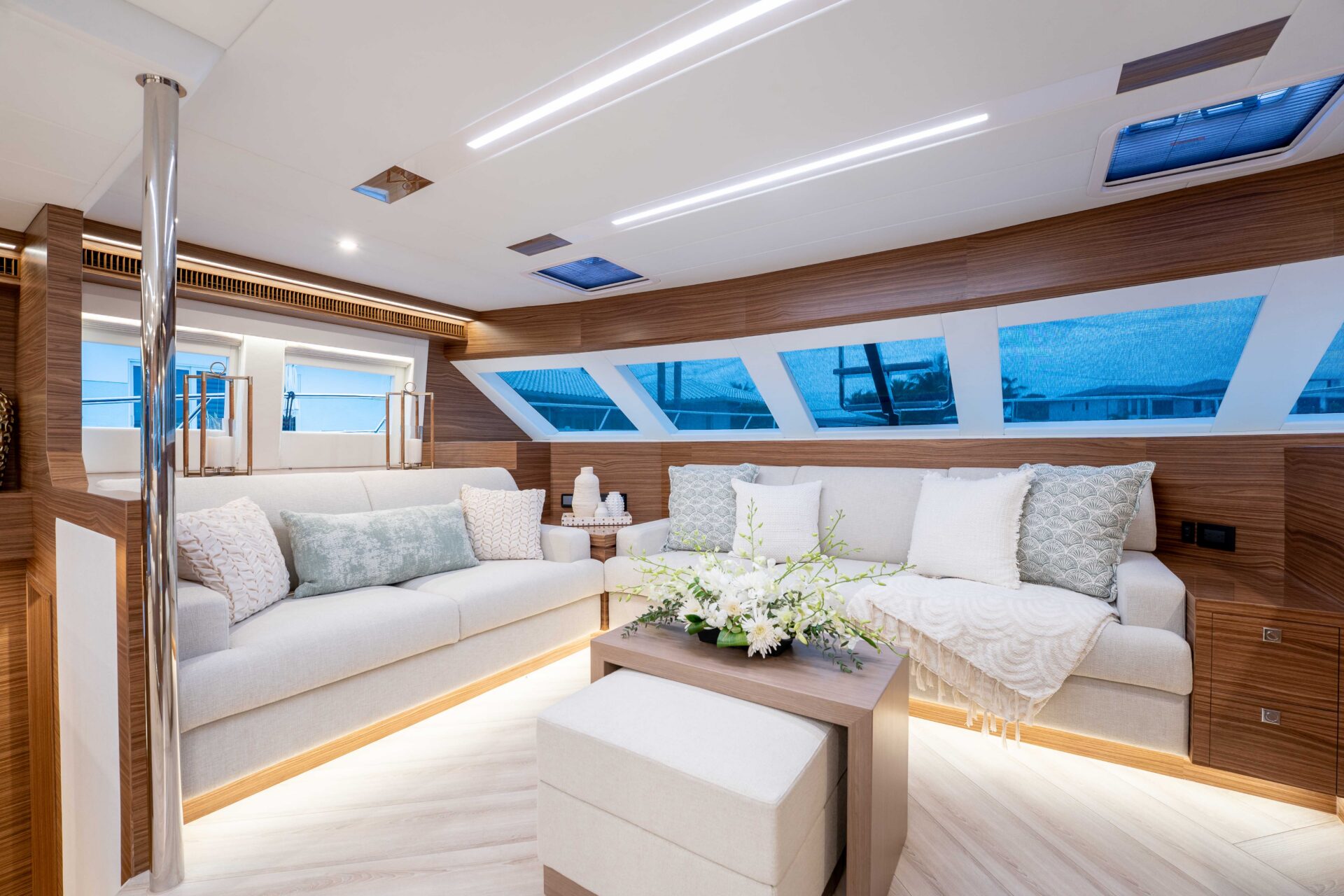 pc60-636 forward lounge
