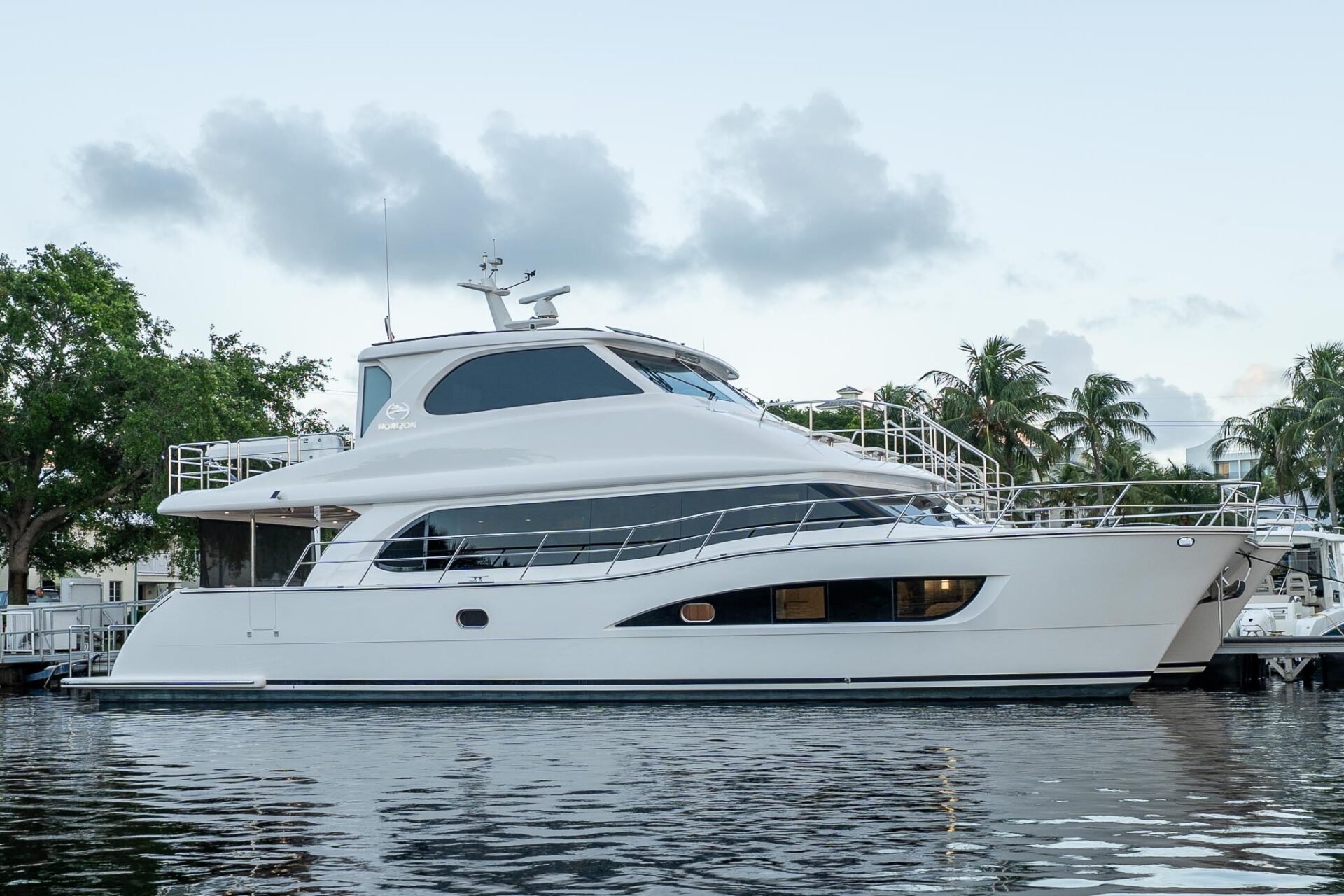 Thea exterior profile